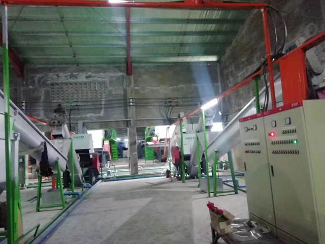 大型PET礦泉水瓶篩選、預(yù)洗、破碎、清洗 熱堿酸洗回收第二套大型生產(chǎn)線(POY級）